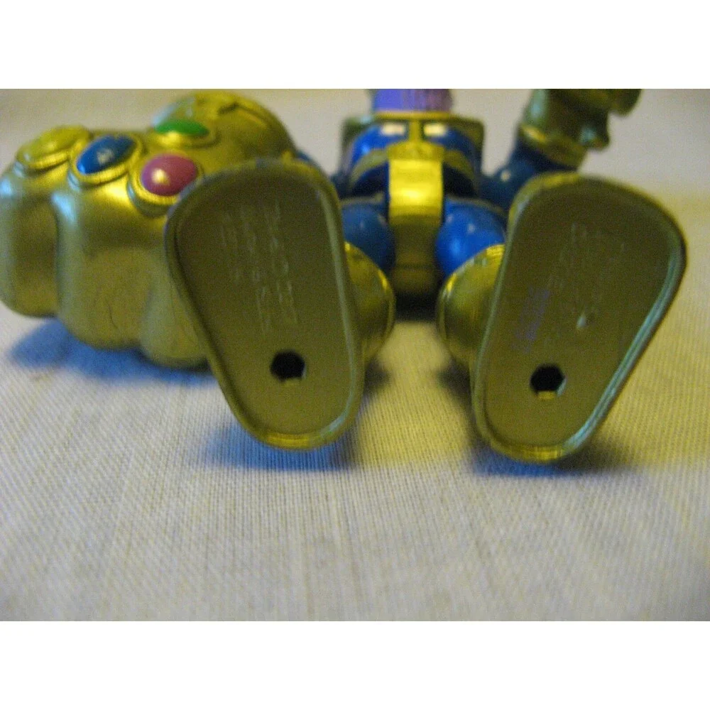 Lot Of 2 Marvel Mini Action Figures Thanos & Hulk w Detachable Shooting Fist